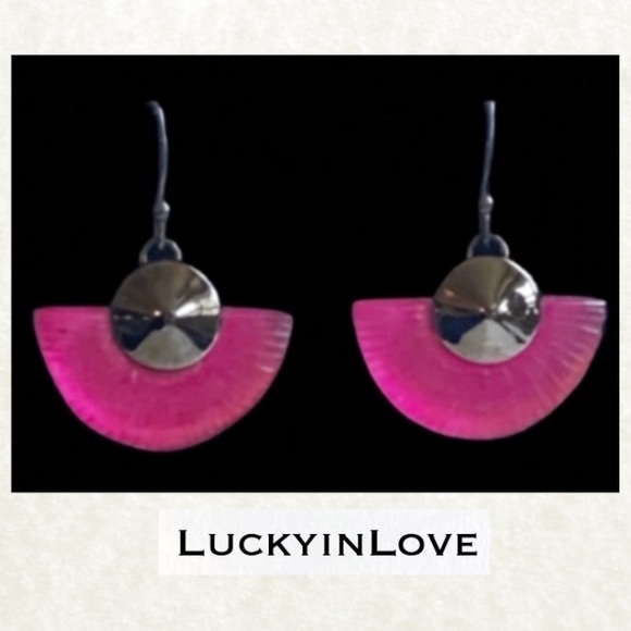ALEXIS BITTAR • Vintage Neon Pink Lucite Hand Carved Fan Earrings - Picture 12 of 12